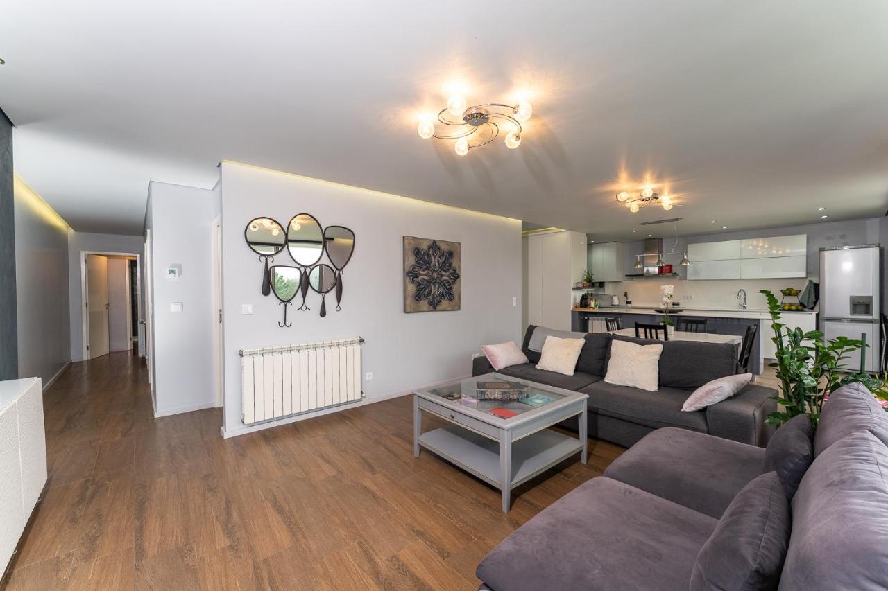 Golf Course - Luxurious Flat T3 - Ponte De Lima Apartment Bagian luar foto