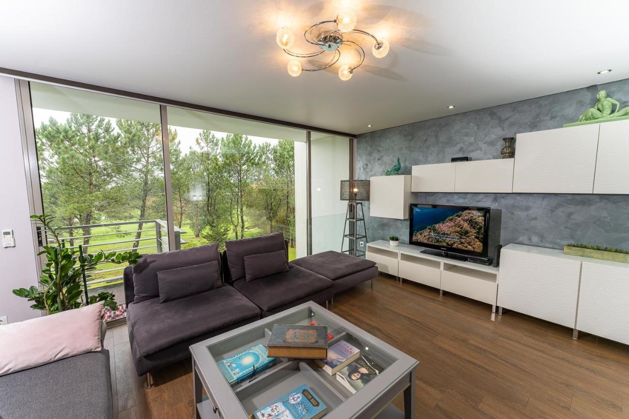 Golf Course - Luxurious Flat T3 - Ponte De Lima Apartment Bagian luar foto